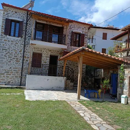 Lenia's Traditional House Holiday home