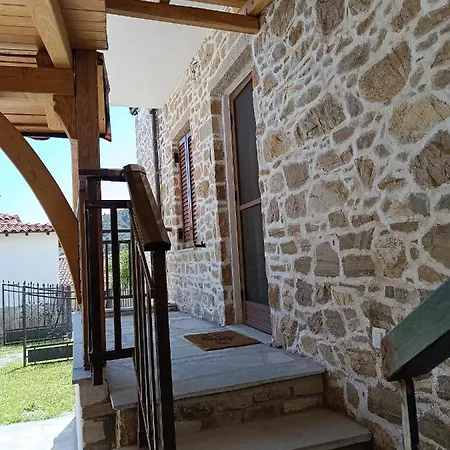Lenia's Traditional House Holiday home